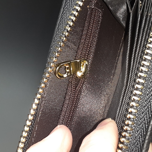 Black Bee Cardholder - Picture 3 of 9